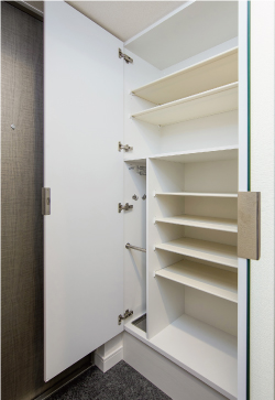 フットウェアボックス