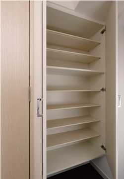 フットウェアボックス